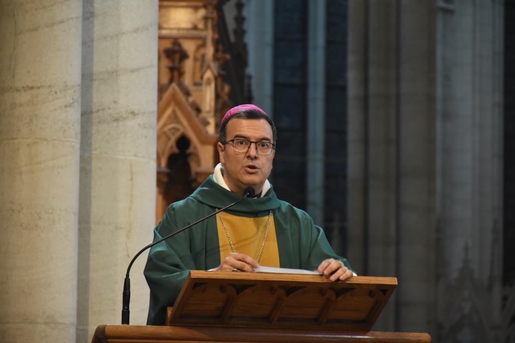 Monseñor Mestre se despidió de La Plata con una emotiva misa en la Catedral