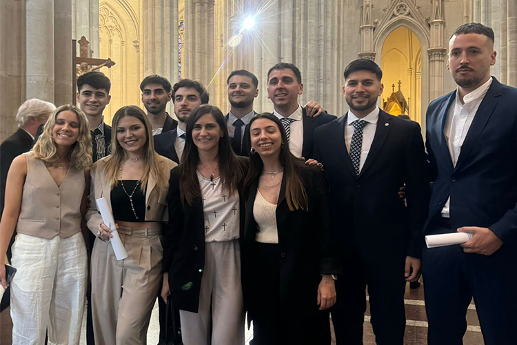 Entrega de diplomas a egresados de Derecho y Ciencias Políticas en la Catedral