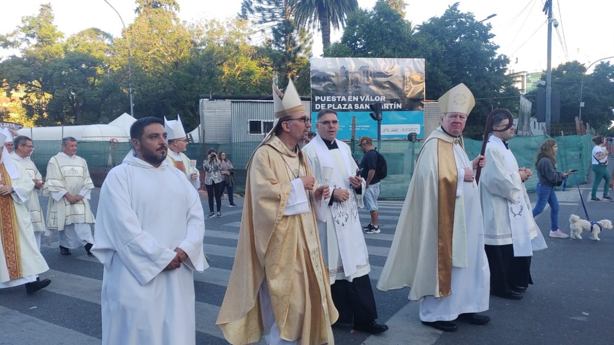 La asunción del nuevo Arzobispo en imágenes (36)