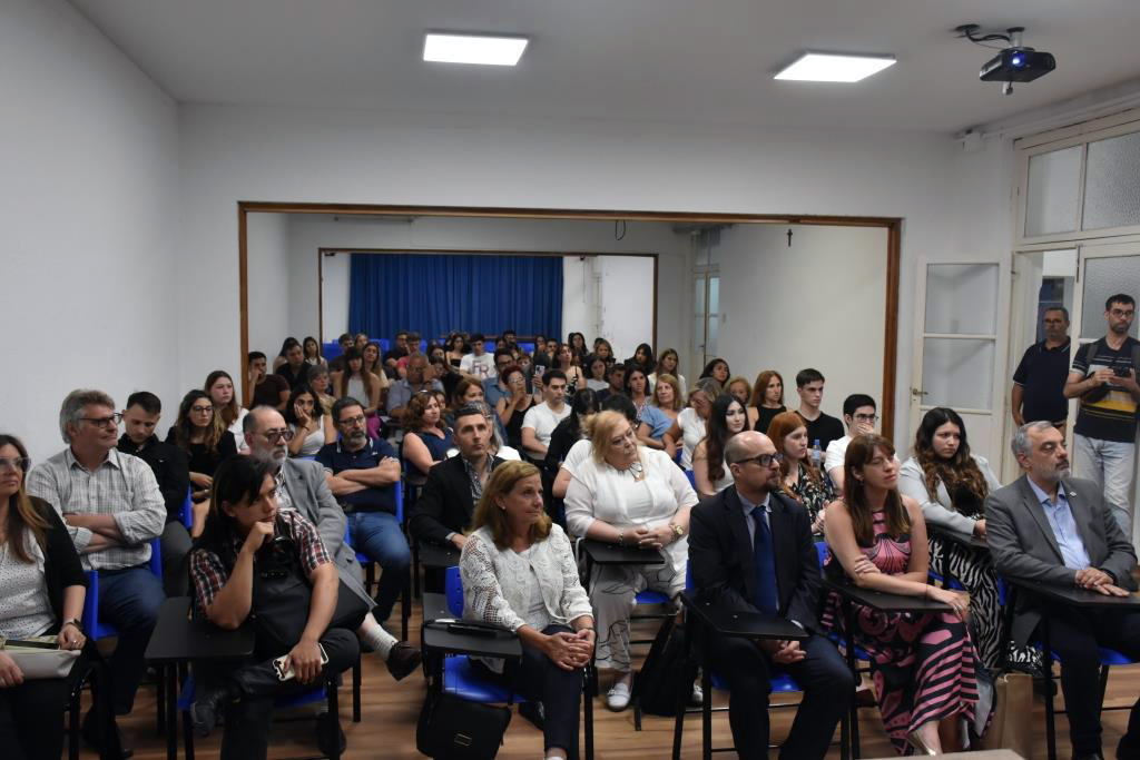 Convocatoria abierta: becas Santander para alumnos de grado de la UCALP