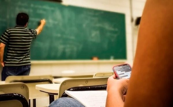 Pruebas PISA y celulares en el aula: una mirada desde la informática y las ciencias de la educación