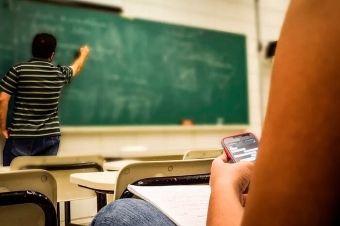 Pruebas PISA y celulares en el aula: una mirada desde la informática y las ciencias de la educación