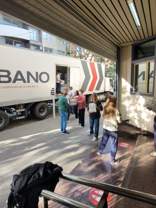 Un nuevo camión con donaciones partió desde la La Plata y ya arribó a Bahía Blanca (2)