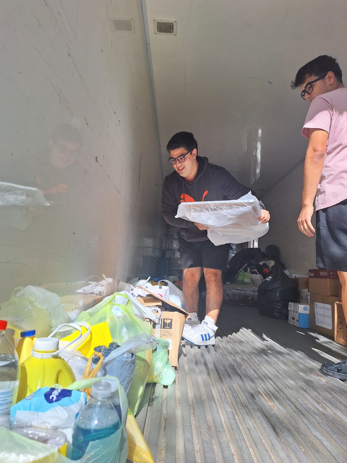 Un nuevo camión con donaciones partió desde la UCALP hacia Bahía Blanca