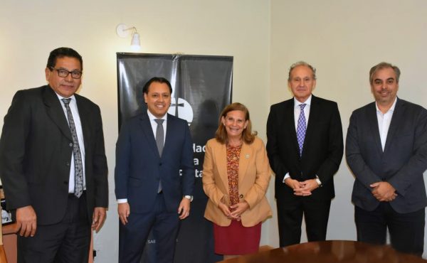 Reunión institucional entre autoridades de la UCALP y el Cónsul General del Perú en La Plata
