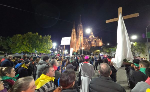 Miles de fieles en el Viacrucis y un mensaje especial del Arzobispo de La Plata