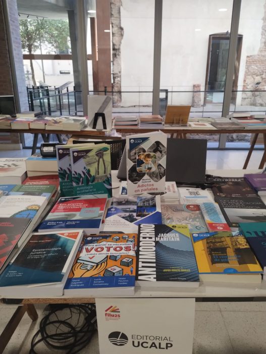 La Editorial UCALP participó de la Feria Internacional del Libro Universitario en Córdoba (7)