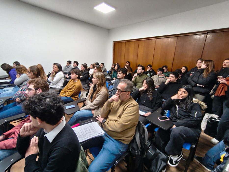 Alumnos dialogaron en inglés con el cónsul argentino en Nueva York