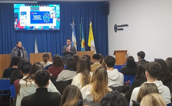 Se realizó una charla informativa sobre movilidad internacional con la Universidad César Vallejo de Perú