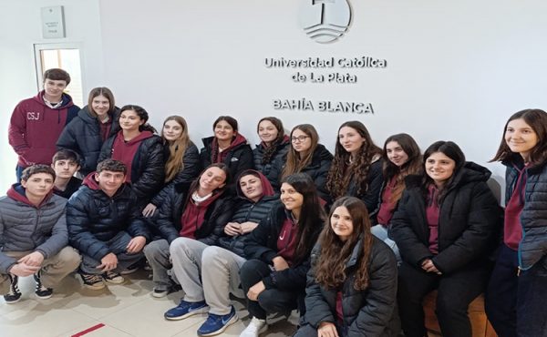 Muestra informativa de carreras de nivel superior en Bahía Blanca