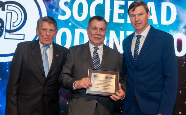 La Universidad homenajeó a la SOLP en su centenario