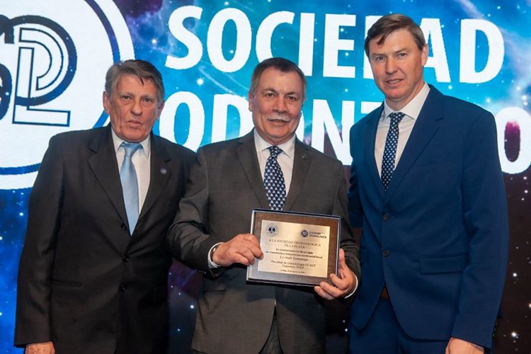 La Universidad homenajeó a la SOLP en su centenario