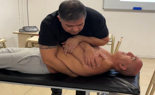 Osteopatía: buscan acercar la terapia manual a más profesionales de la salud