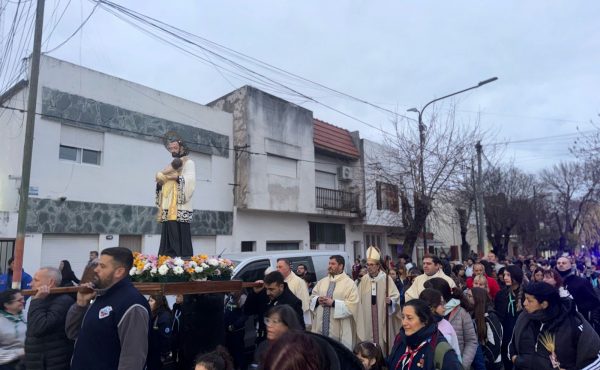Monseñor Carrara en San Cayetano: “Pedir pan es pedir justicia y pedir trabajo es pedir dignidad”
