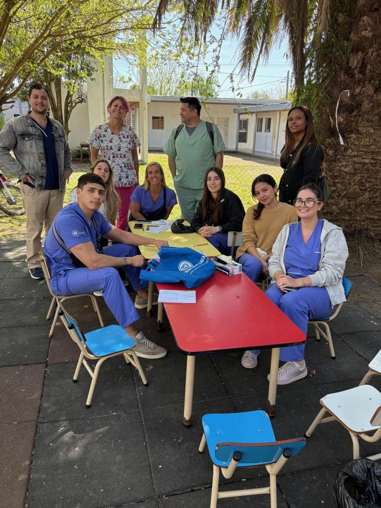 Acciones de prevención y relevamiento bucal en Villa Alba, junto a alumnos de la Facultad de Odontología 
