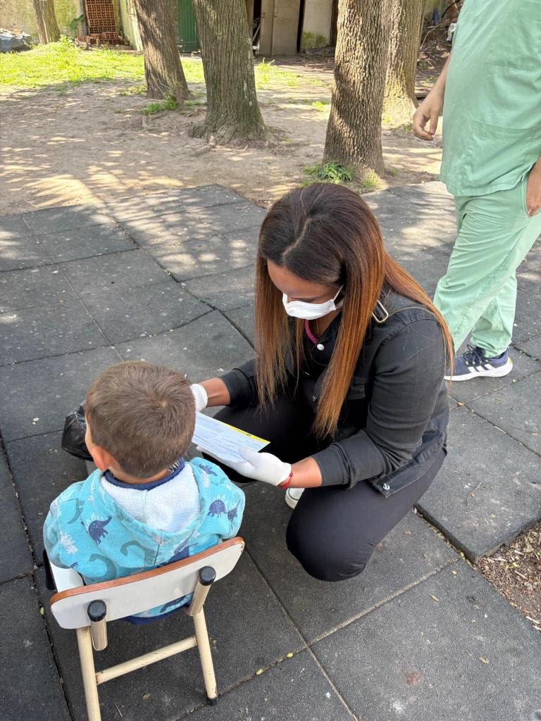 Acciones de prevención y relevamiento bucal en Villa Alba, junto a alumnos de la Facultad de Odontología 