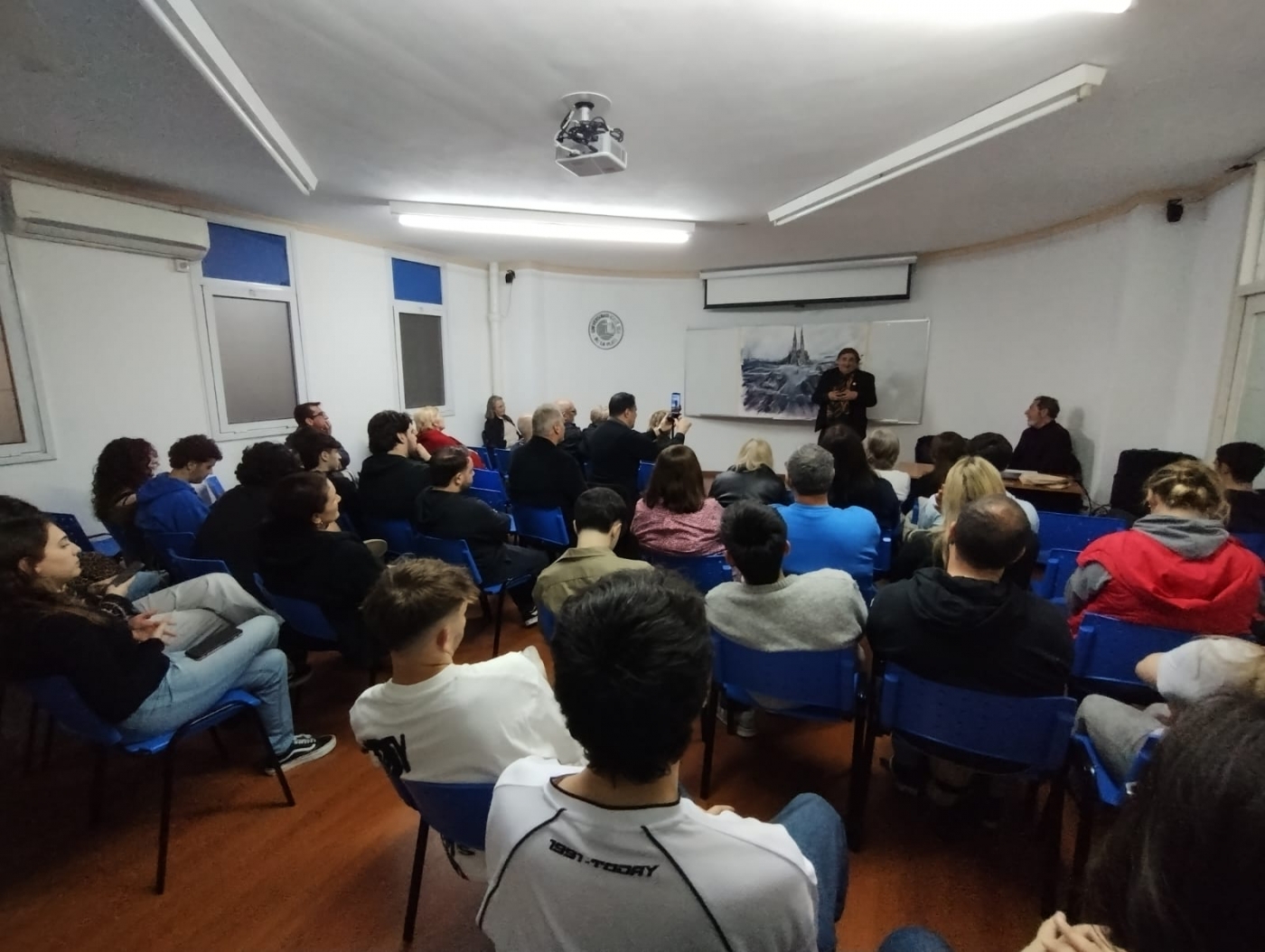 La Facultad de Arquitectura y Diseño inauguró una muestra de arte en la Sede Bernal