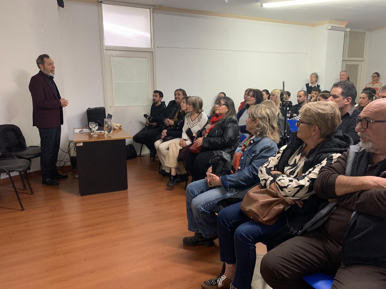La Facultad de Arquitectura y Diseño inauguró una muestra de arte en la Sede Bernal