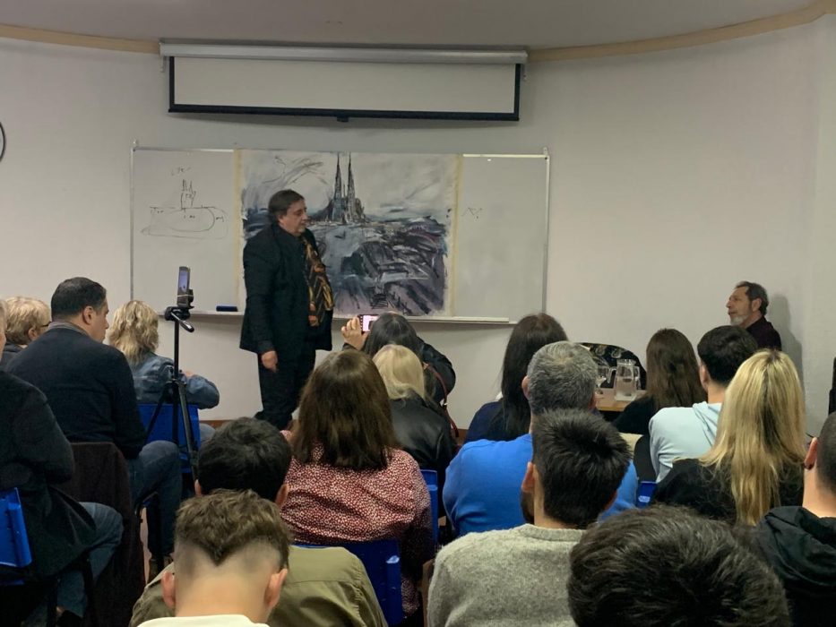 La Facultad de Arquitectura y Diseño inauguró una muestra de arte en la Sede Bernal (8)
