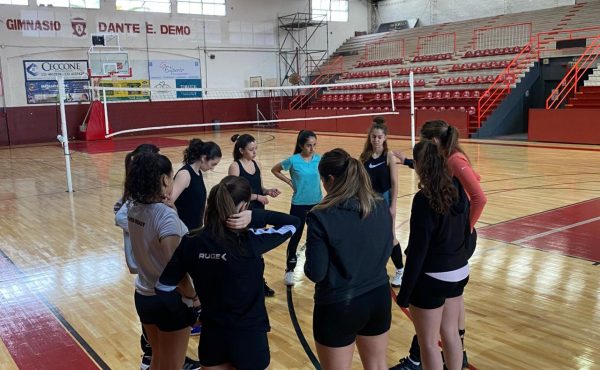 El vóley femenino busca nuevas jugadoras para volver a las canchas