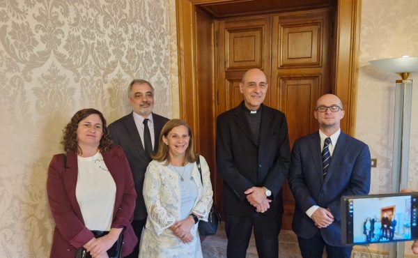 Desafíos culturales y el rol de la educación católica, los ejes del encuentro con el cardenal Fernández