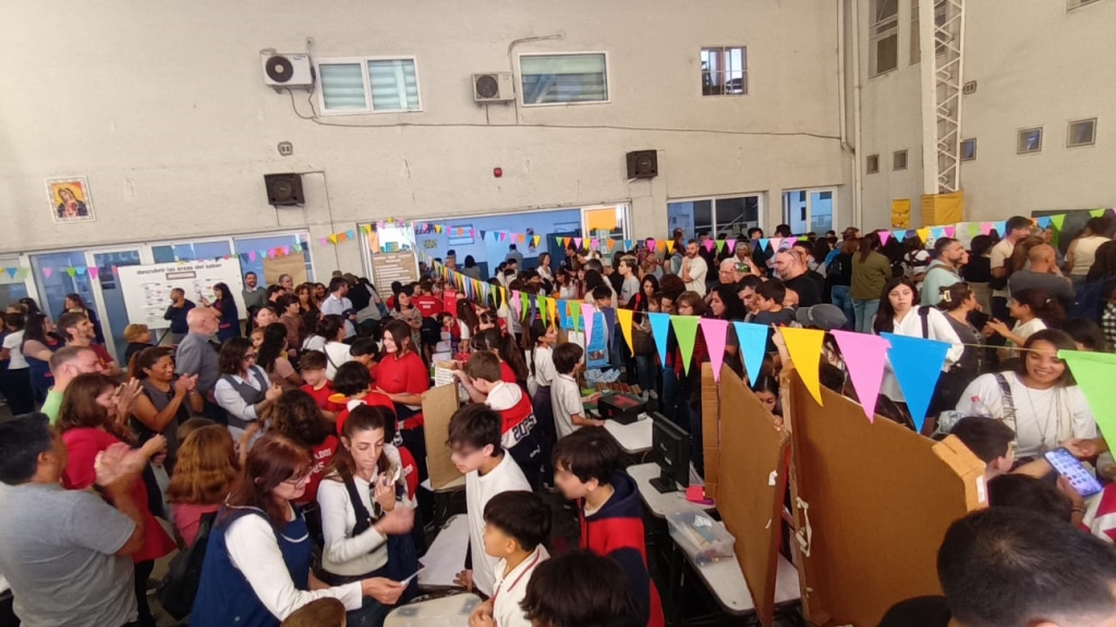 Alumnos del Estrada mostraron sus proyectos en la Feria de Ciencias