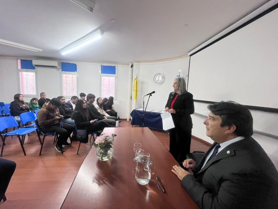 Reconocimiento a los alumnos becados por Santander en la UCALP Sede Bernal (13)