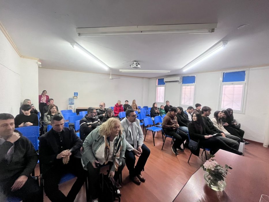 Reconocimiento a los alumnos becados por Santander en la UCALP Sede Bernal (14)