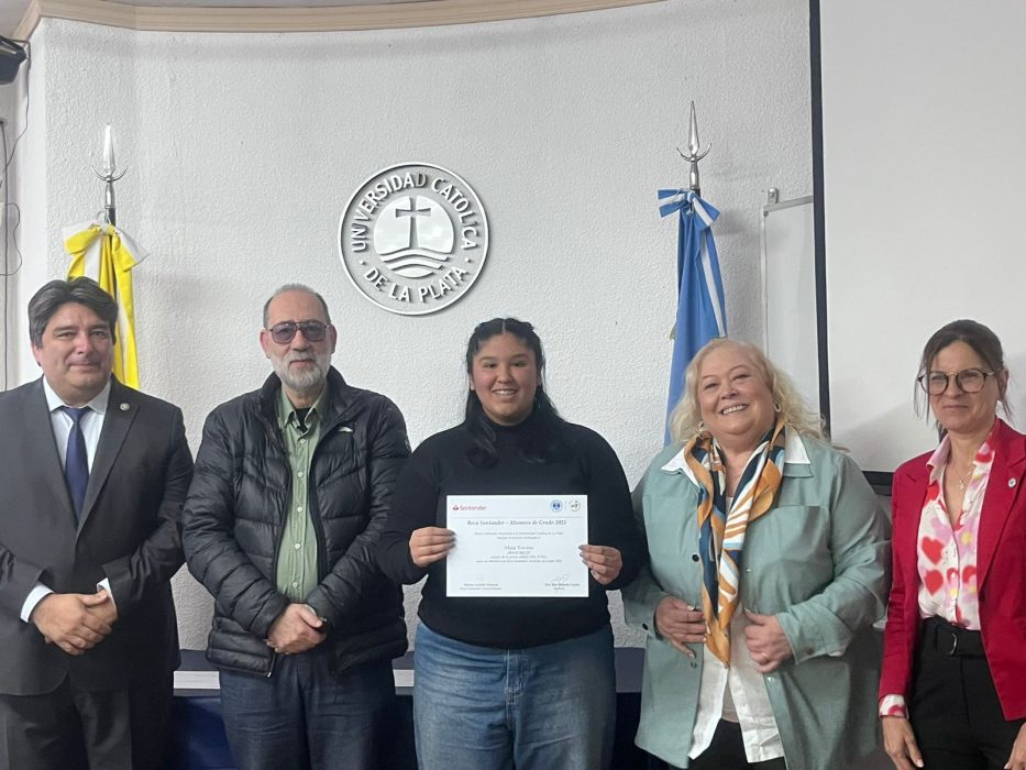 Reconocimiento a los alumnos becados por Santander en la UCALP Sede Bernal (4)