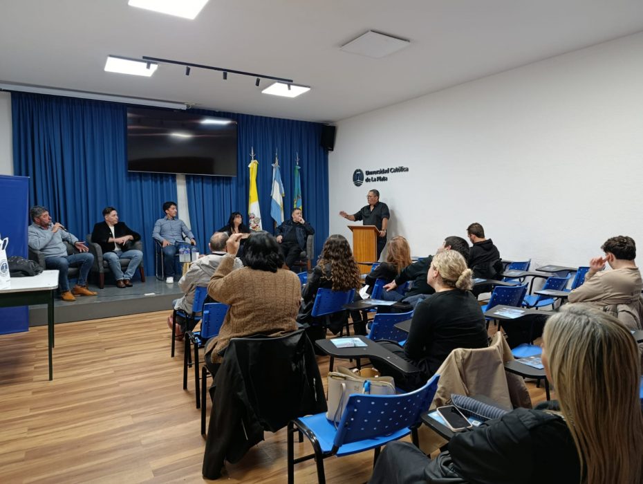 Agasajo al periodismo deportivo con charla y debate en la UCALP