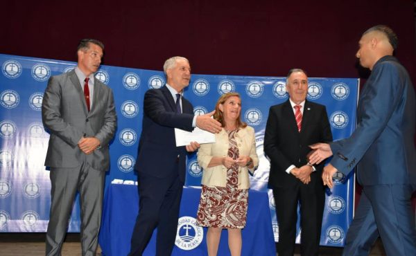 En una emotiva ceremonia, Económicas agasajó a sus flamantes graduados