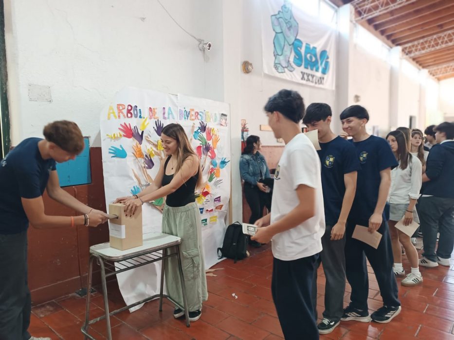Estudiantes de Ciencia Política realizaron una simulación de campaña y proceso electoral (12)