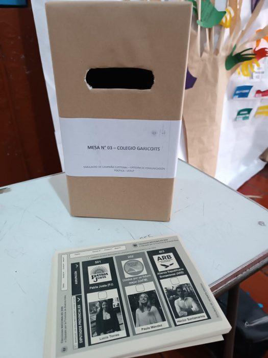 Estudiantes de Ciencia Política realizaron una simulación de campaña y proceso electoral (8)