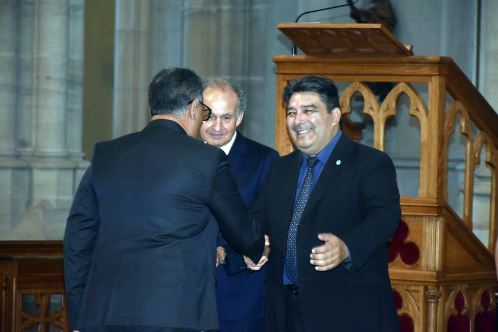 La Catedral se vistió de gala para celebrar a los nuevos graduados de Derecho
