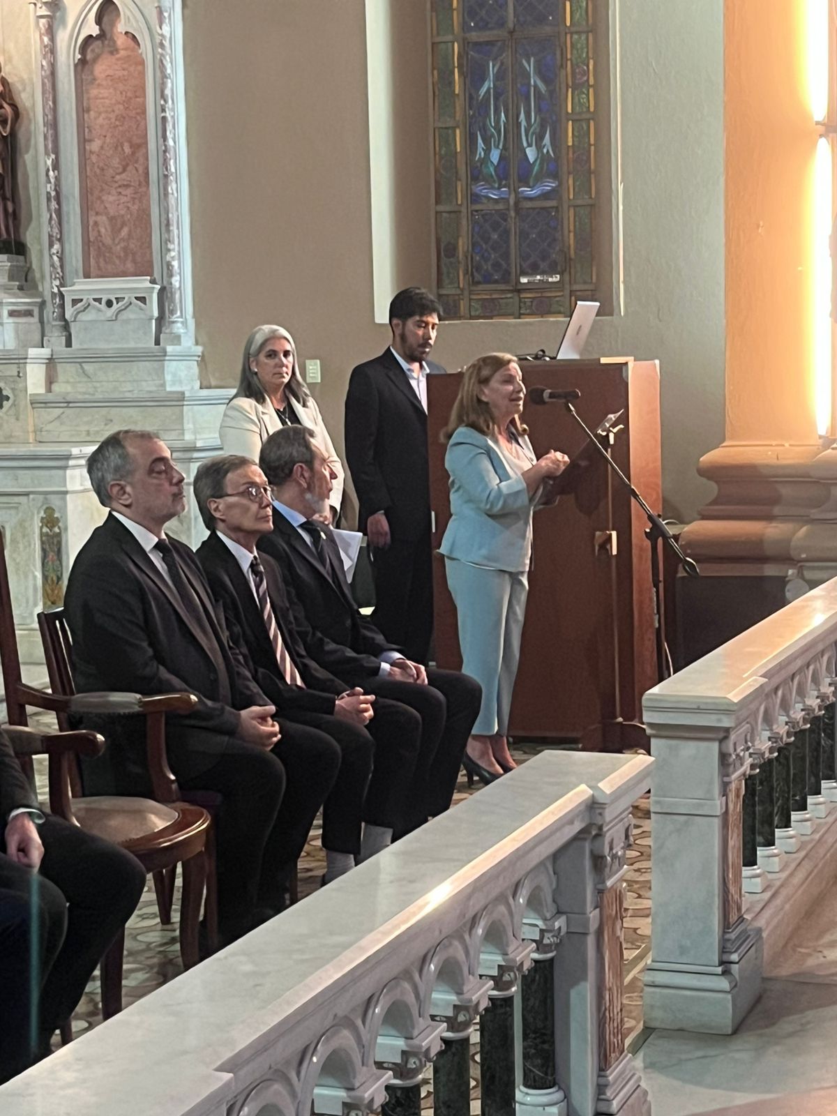 Nuevos graduados vivieron una emotiva ceremonia en el acto de colación de Bernal