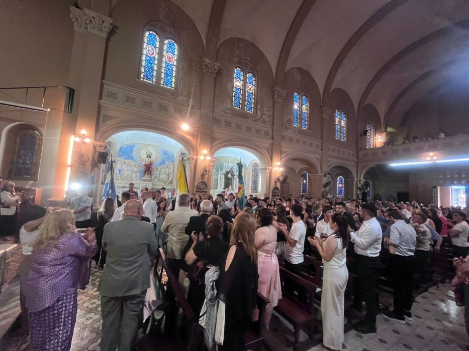 Nuevos graduados vivieron una emotiva ceremonia en el acto de colación de Bernal (9)