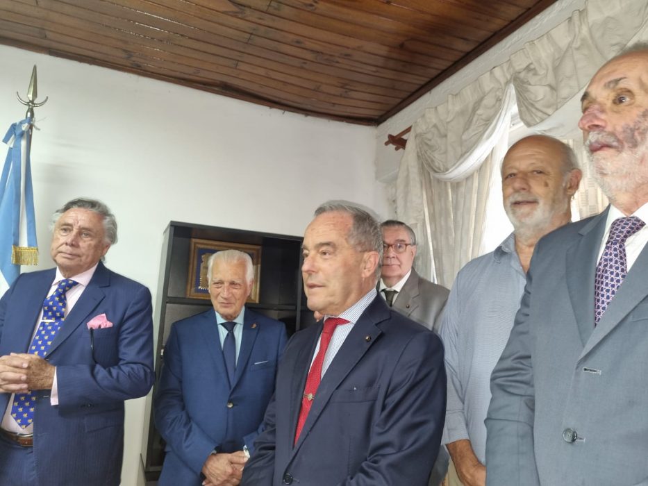 La Facultad de Derecho y Ciencias Políticas llevó adelante la bendición de la Galería de Decanos, un espacio que reúne las fotografías de quienes estuvieron al frente (2)