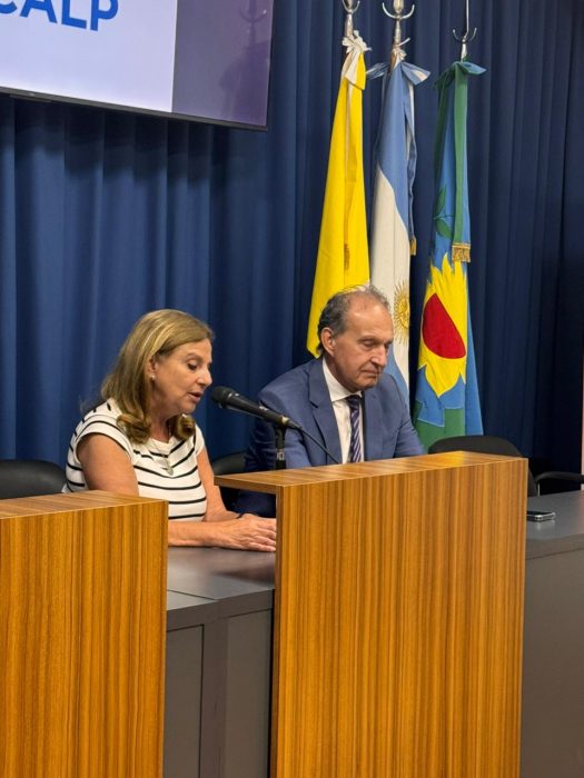 La Facultad de Derecho y Ciencias Políticas llevó adelante la bendición de la Galería de Decanos, un espacio que reúne las fotografías de quienes estuvieron al frente (3)