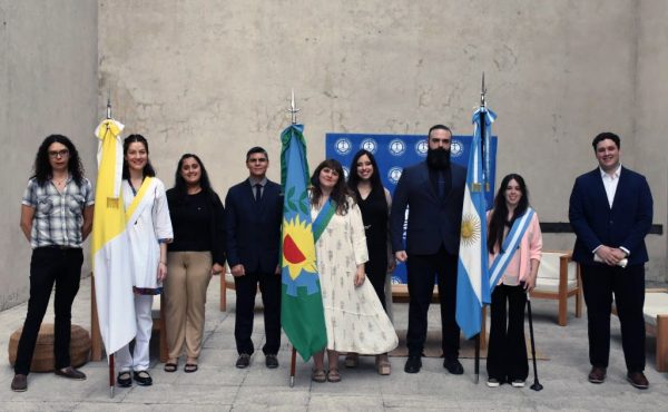 Nuevos graduados de Humanidades inician su camino profesional