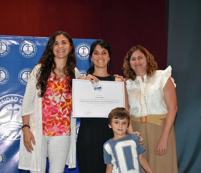 Nuevos graduados de Humanidades inician su camino profesional