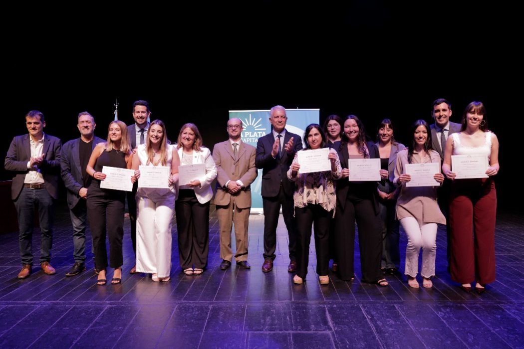 Premiaron a estudiantes con mejores promedios de los distintos niveles educativos