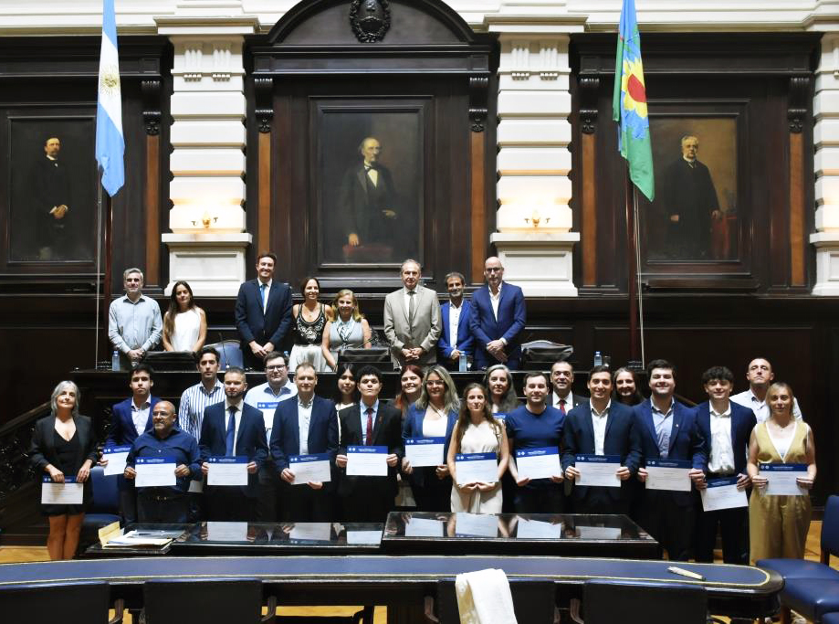 Se entregaron certificados a la primera promoción de la Diplomatura en Derecho Parlamentario