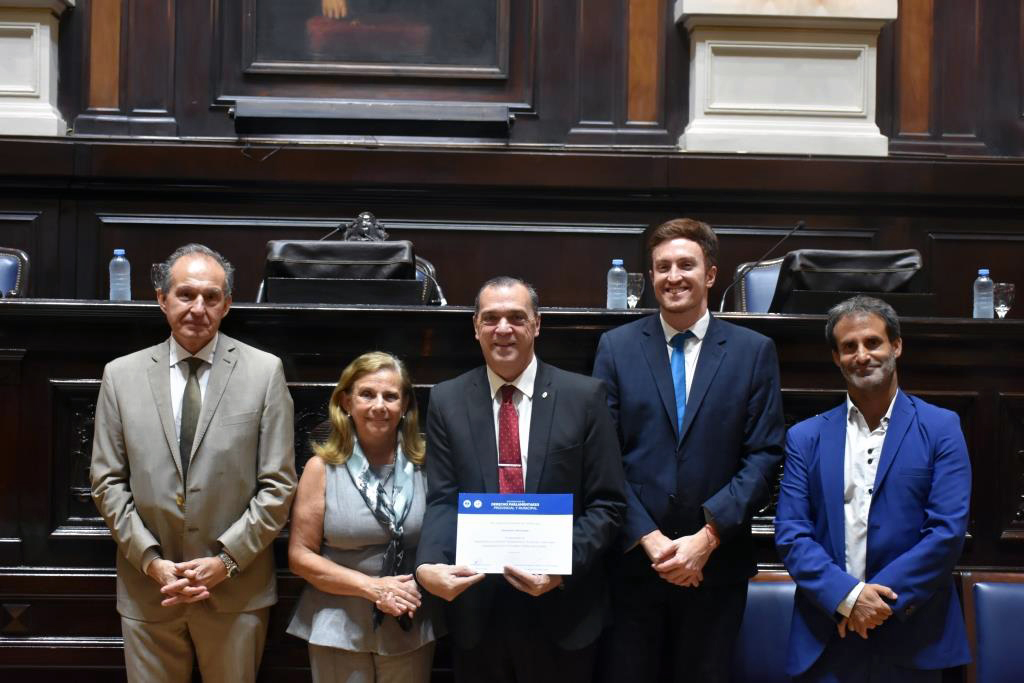Se entregaron los certificados de la primera promoción de la Diplomatura en Derecho Parlamentario Provincial y Municipal 
