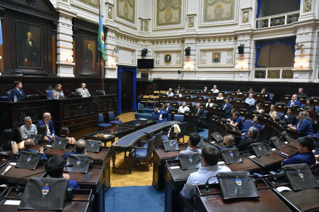Se entregaron los certificados de la primera promoción de la Diplomatura en Derecho Parlamentario Provincial y Municipal 