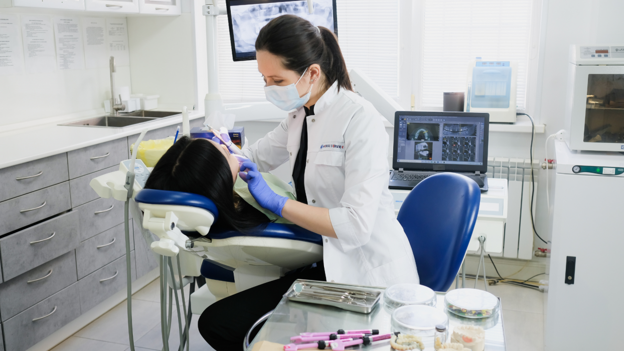Investigadores de la UCALP presentaron un innovador tratamiento en Odontología
