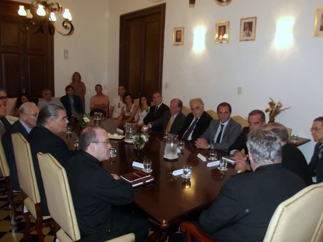 El Padre Robert A. Sirico se presentó en la UCALP