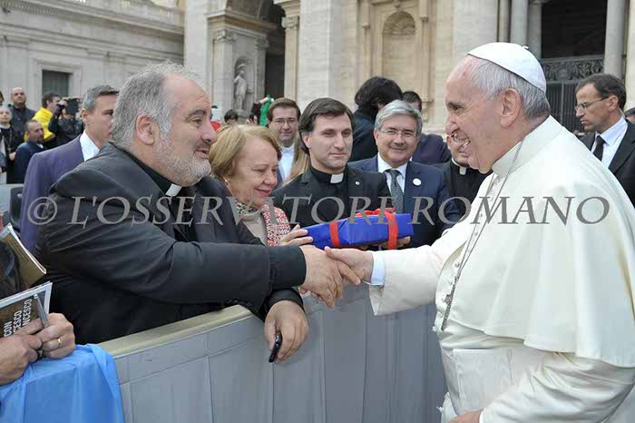 El Secretario de Asuntos Preuniversitarios de la UCALP con el Papa
