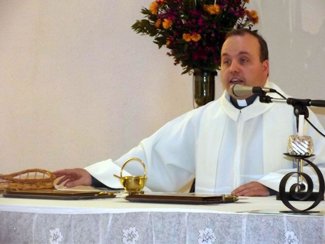 El Capellán Gral de la UCALP da una cordial bienvenida a alumnos y profesores